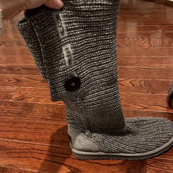 Grey crocheted Ugg boots - Picture 2 of 6